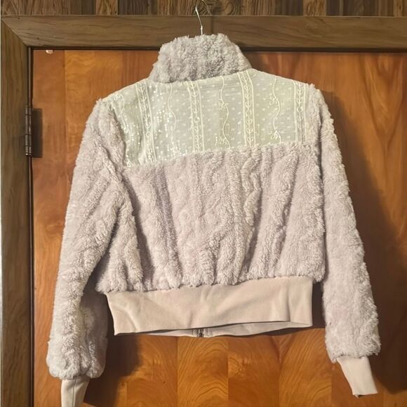 Gracis Women's Cream Faux Fur Jacket - Picture 4 of 6